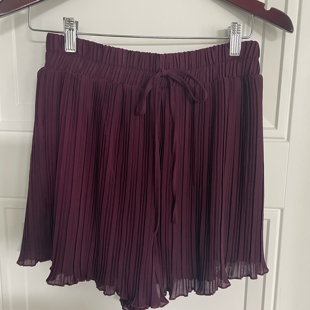 She & Sky Shorts Size M